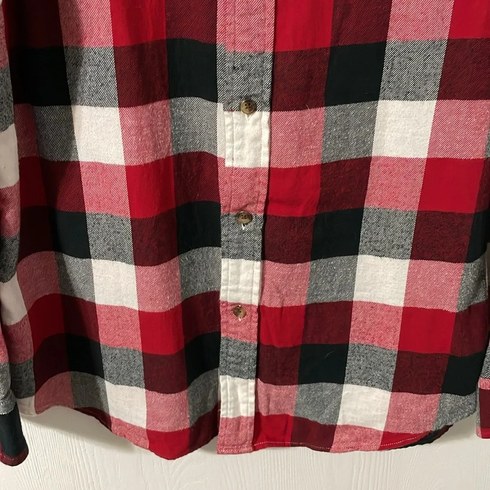 💰Chaps NWOT Plaid Flannel Long Sleeve Button Down Red/Black/White Size Medium - Picture 6 of 7